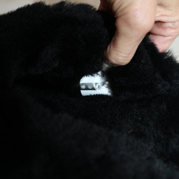 NIB UGG WOMEN'S COQUETTE SPARKLE SPOT SHEARLING SUEDE SLIPPERS BLACK - Picture 5 of 7